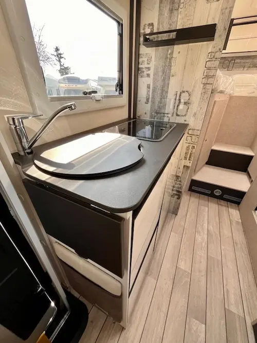 Camper compatto ideale per 2 persone - McLouis 339