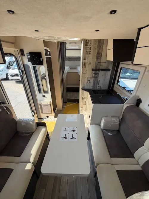 Interno abitacolo camper nuovo McLouis MC4 370