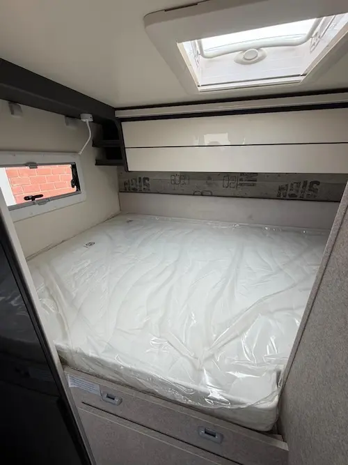 Letto posteriore camper profilato McLouis