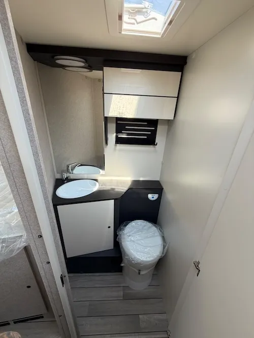 bagno camper nuovo McLouis MC4 370