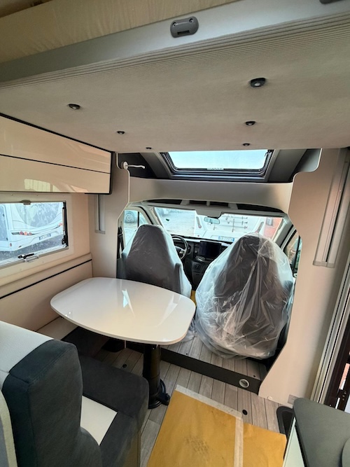 Dinette camper McLouis MC4 Slim 331 automatico