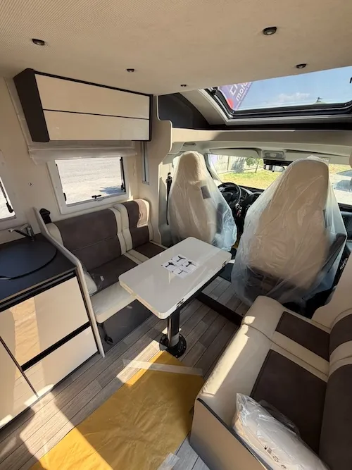 Dinette camper nuovo McLouis MC4 370
