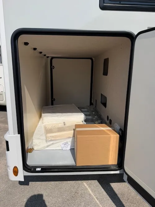 Garage camper nuovo McLouis MC4 370