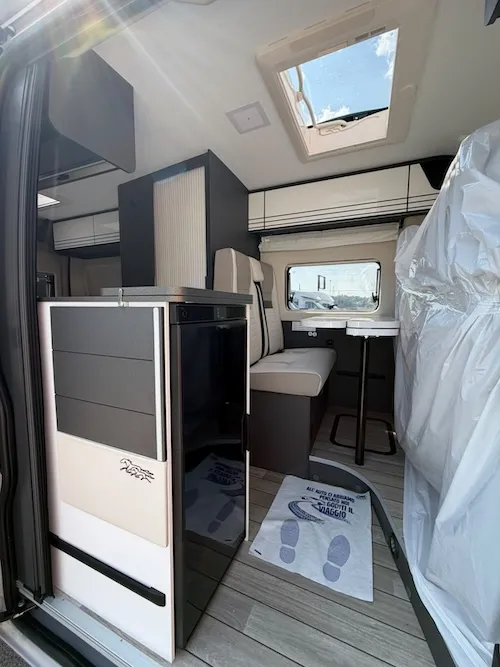 cucina van camper nuovo McLouis Yearling 3