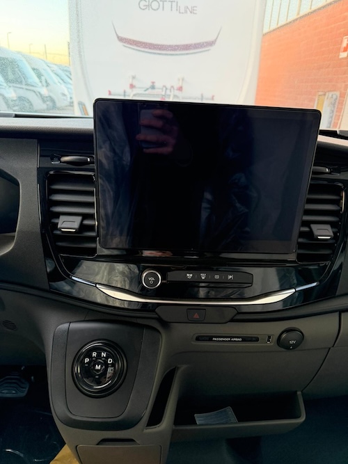 Sistema SYNC 4 display 12 pollici camper McLouis MC4 Slim 331