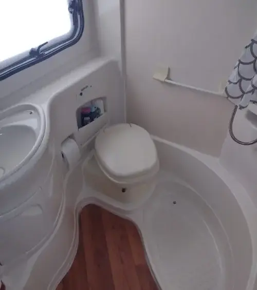 Caravan International Carioca mansardato dettaglio bagno