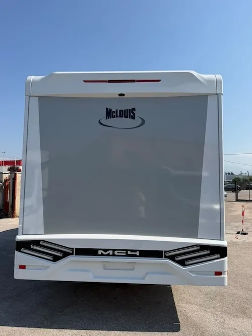 McLouis MC4 360 2027 nuovo vista posteriore camper
