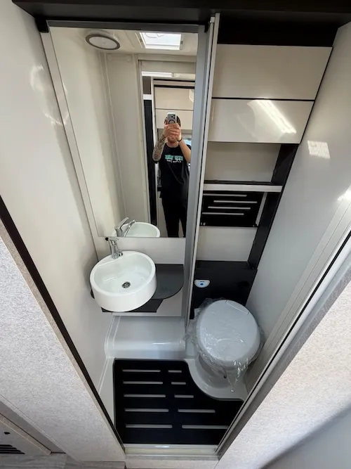 Bagno camper nuovo McLouis MC4 365 Fiat