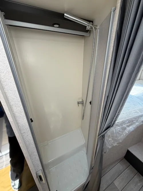 Doccia camper nuovo McLouis MC4 370