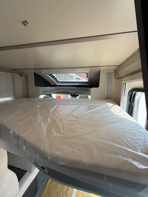 letto basculante camper nuovo McLouis MC4 365 Fiat