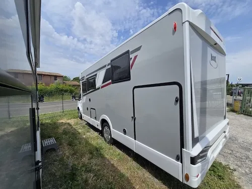 Fiancata laterale destra camper nuovo McLouis MC4 879 Ford