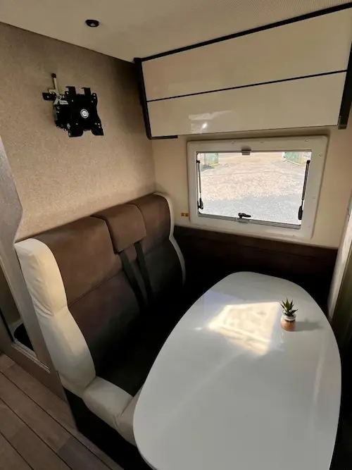 Camper McLouis Slim 339 con lunghezza 6,69 metri