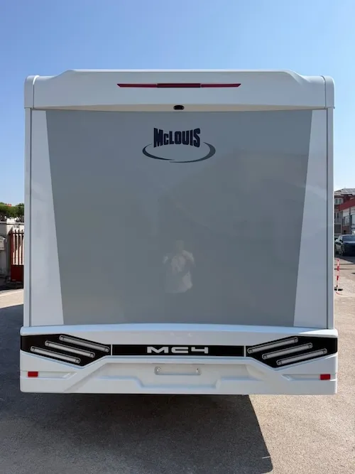 McLouis MC4 370 2027 nuovo vista posteriore camper