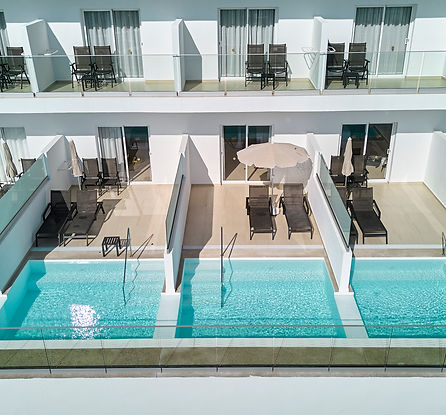 XAQ_24_088 - Swim-up suites