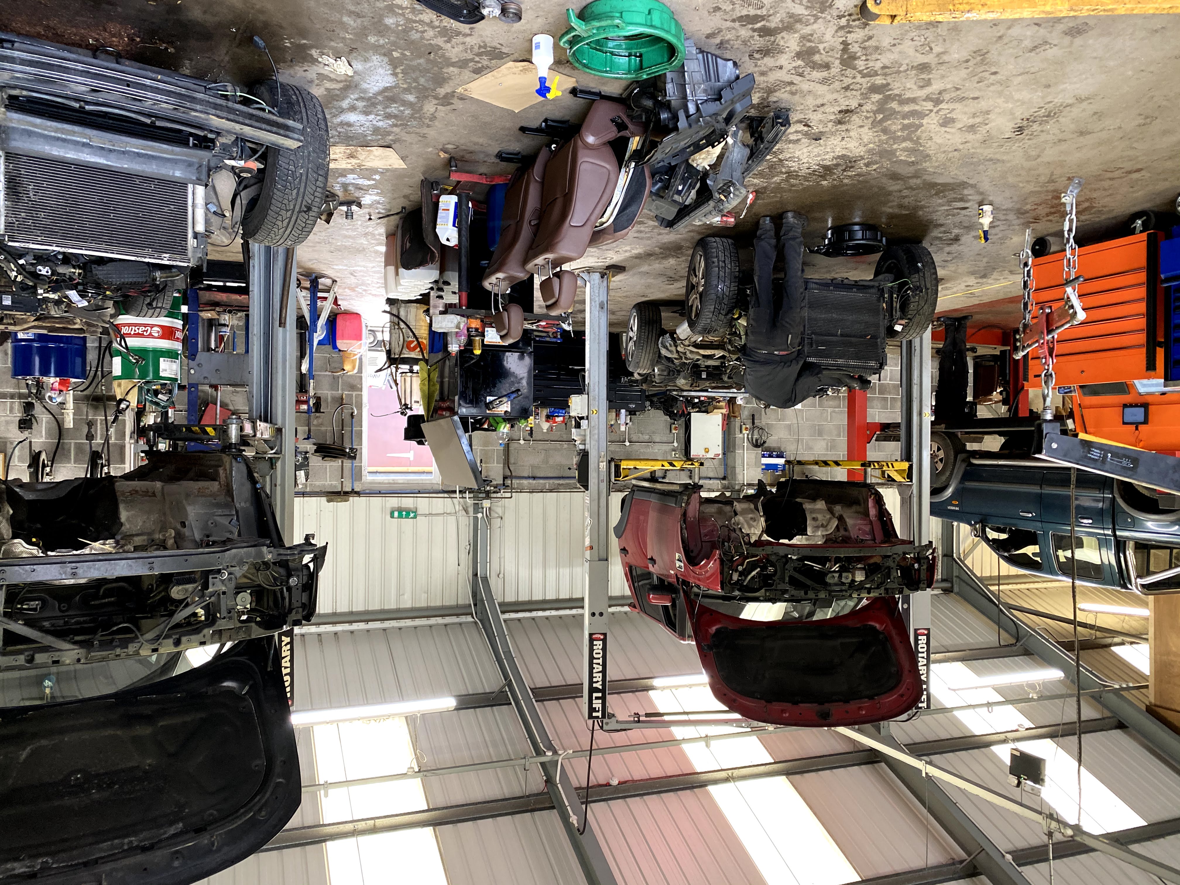 Land Rover Specialist Evans Garage Crossways