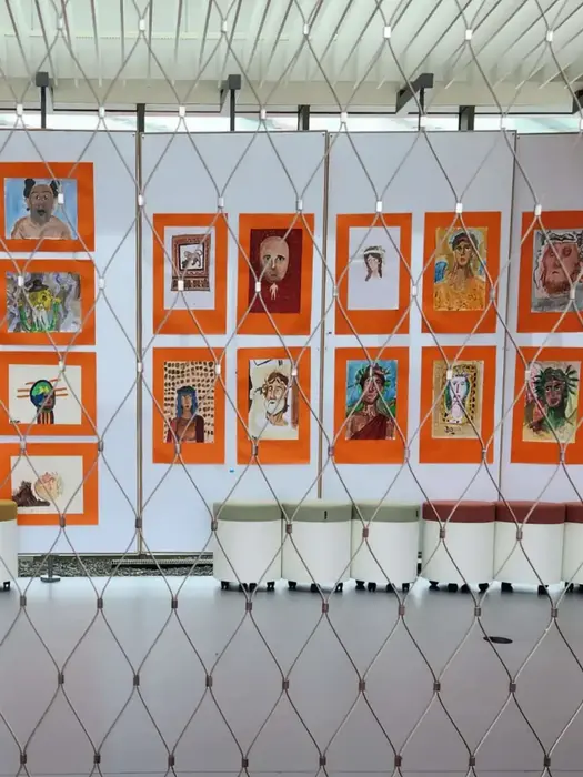 Paslanmaz çelik ağ, modern güvenlik sistemlerinde ve yapı korumasında estetik ve dayanıklı bir çözüm sunar.