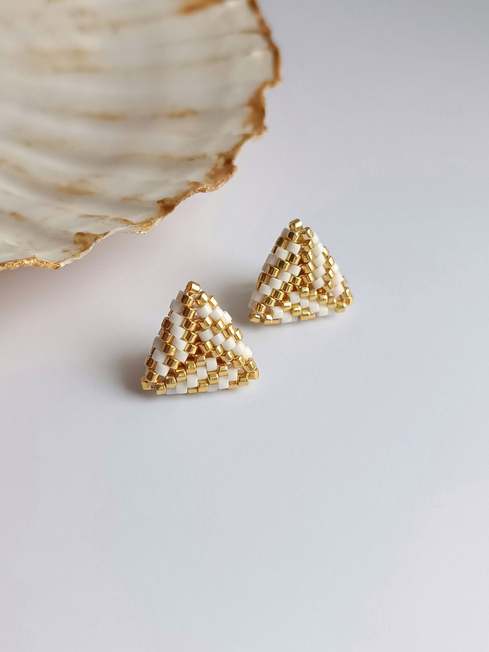 Τρίγωνα Καρφωτά Σκουλαρίκια Με Χάντρες Miyuki | TORTORA STUDIO