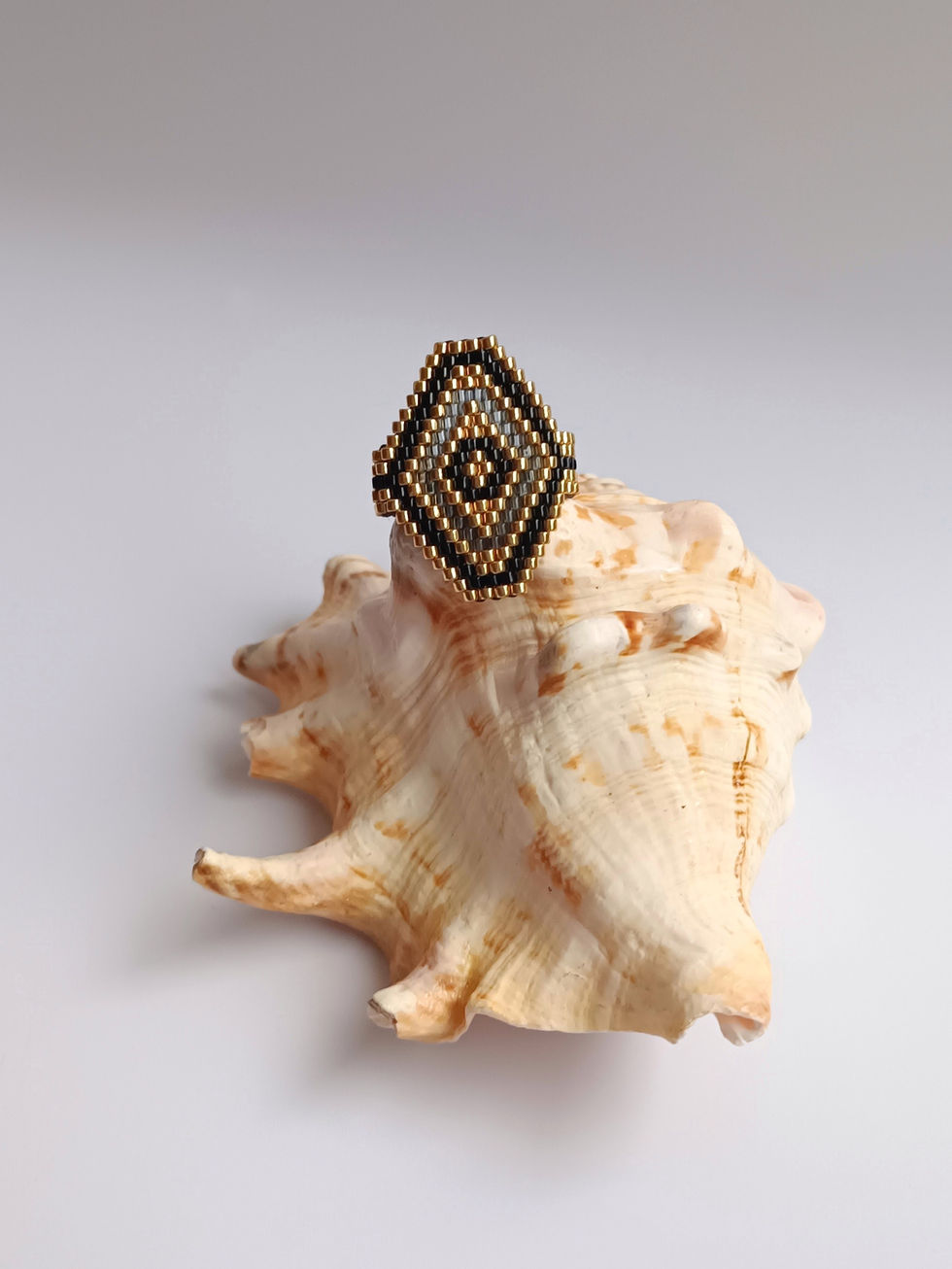 Μαύρο Δαχτυλίδι Με Χάντρες Miyuki | TORTORA STUDIO