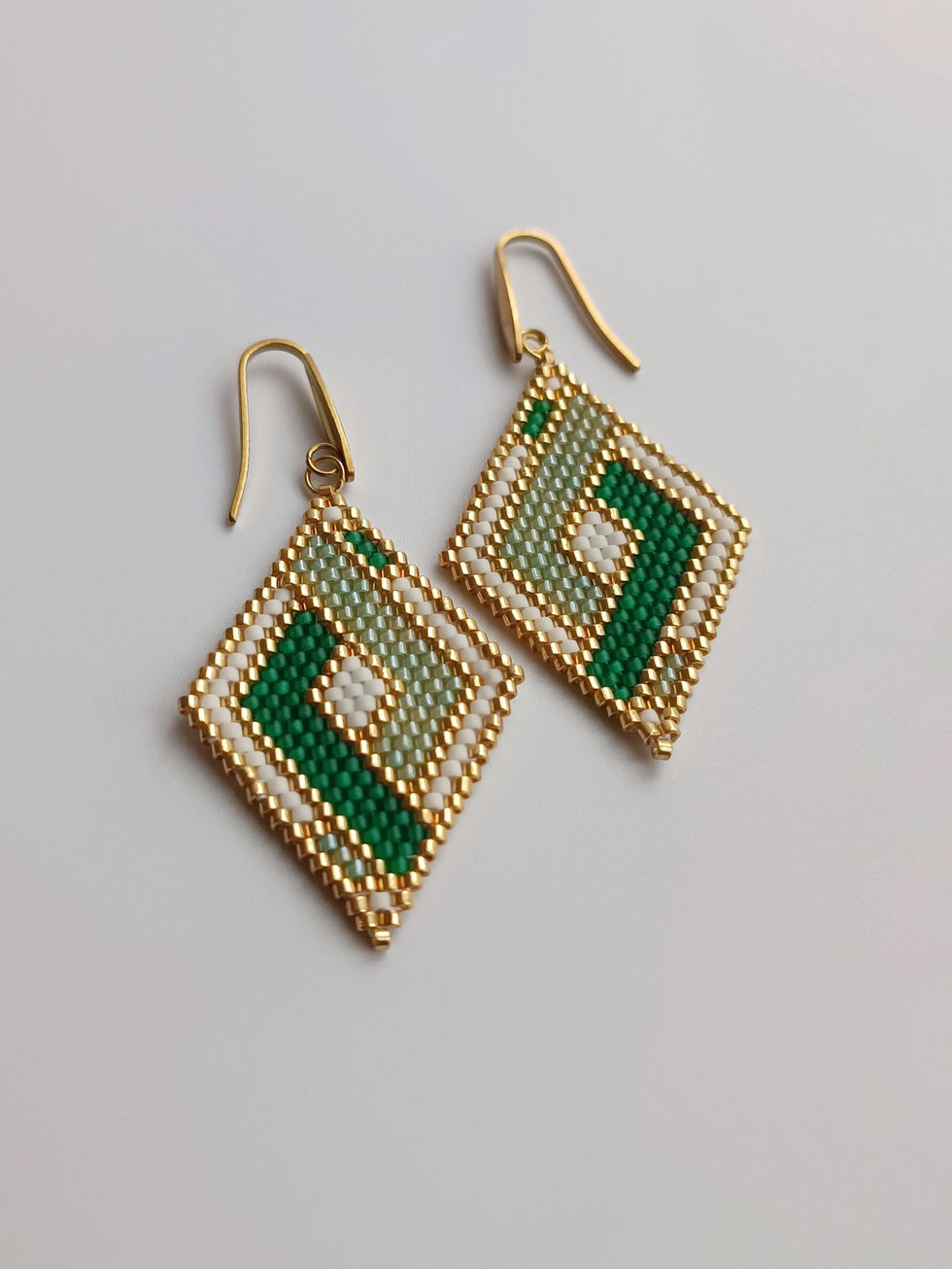 Κρεμαστά Σκουλαρίκια Ρόμβος Με Χάντρες Miyuki | TORTORA STUDIO