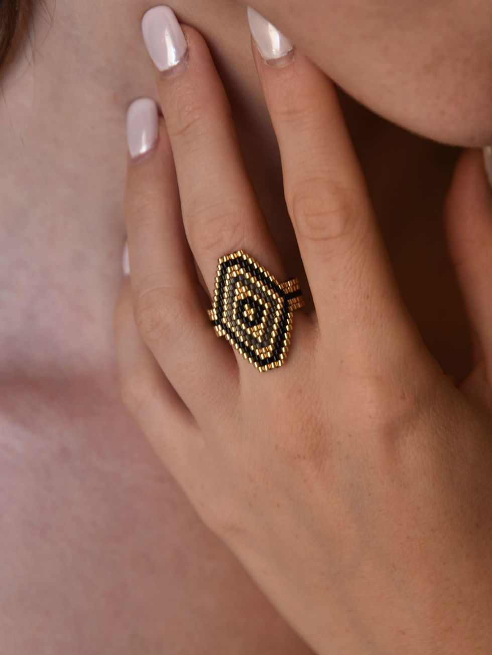 Shadow Symphony Δαχτυλίδι Με Χάντρες Miyuki | Μαύρο - Χρυσό | TORTORA STUDIO