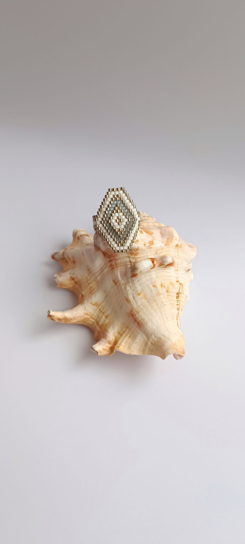 Λευκό Δαχτυλίδι Με Χάντρες Miyuki | TORTORA STUDIO