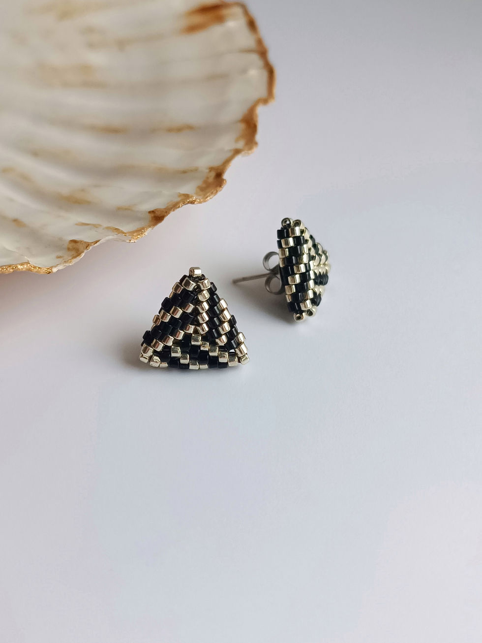 Τρίγωνα Καρφωτά Σκουλαρίκια Με Χάντρες Miyuki | TORTORA STUDIO