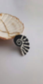 Κολιέ Κοχύλι Με Χάντρες Miyuki _ Μαύρο _ TORTORA STUDIO