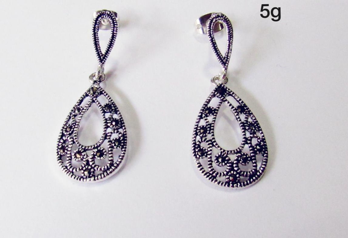 Aretes largos de marquesita