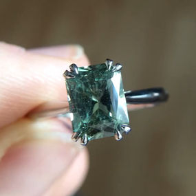 Green sapphire ring