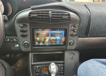 מסך 7 פורשה קררה 2002