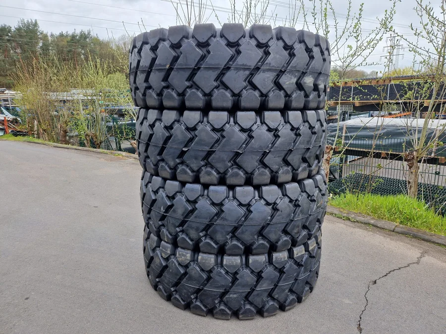 Unbenutzt 4Stck. Reifen 17.5-25