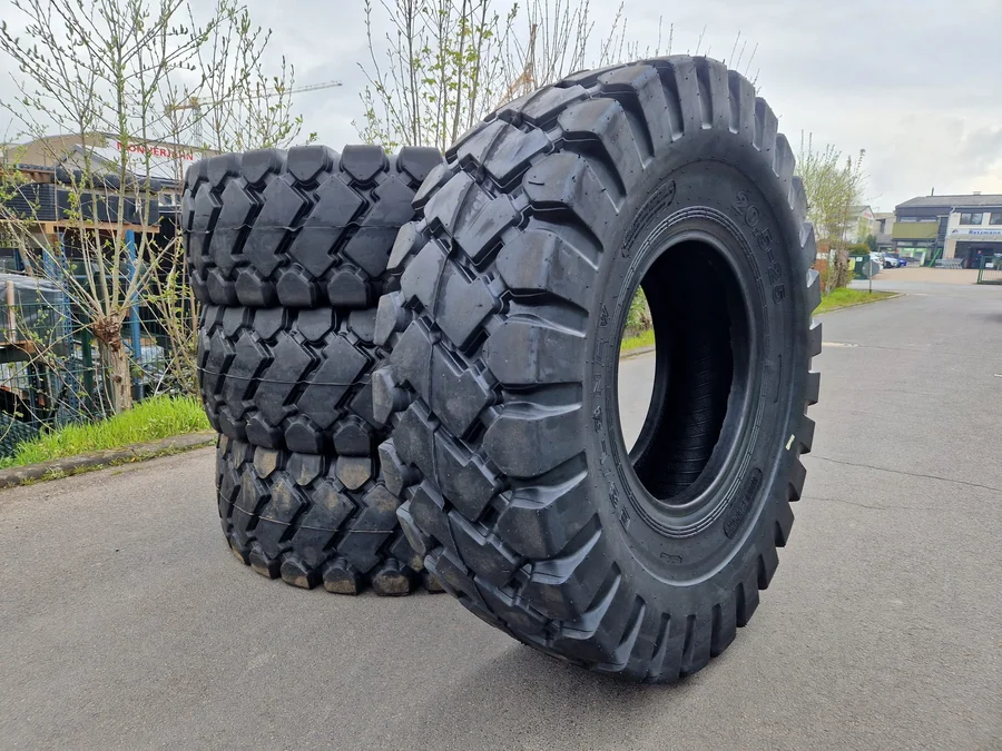 Unbenutzt 4Stck. Reifen 20.5-25