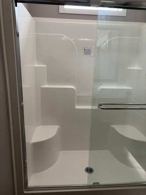 2 beds, 2 baths, 810 sqft