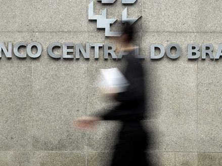 ALERTA: Prazo para declarar bens acima de US$ 100 mil no exterior acaba hoje