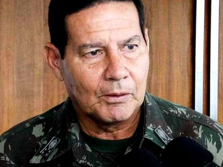 TA NA TELA: General que falou em intervenção militar no Brasil segue no cargo