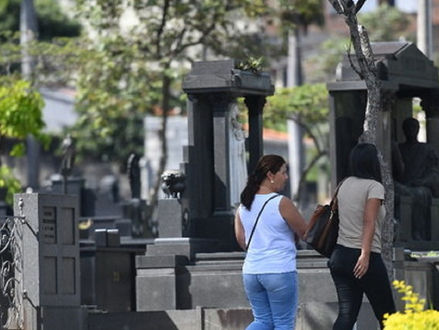 EXTRA: CNJ e Ministério da Saúde autorizam enterro sem atestado de óbito