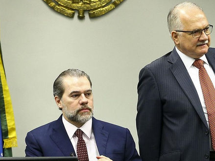 É NOTÍCIA: Ministro Fachin autorizou PF a buscar provas contra ministro Toffoli, diz jornal