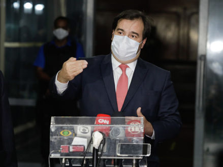 TA NA TELA: Rodrigo Maia ataca Salles e diz que ele destrói o Meio Ambiente e o governo
