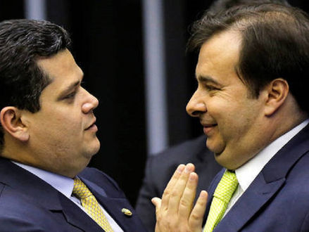 CAPA: Senadora anuncia PEC para reeleição de Alcolumbre no Senado