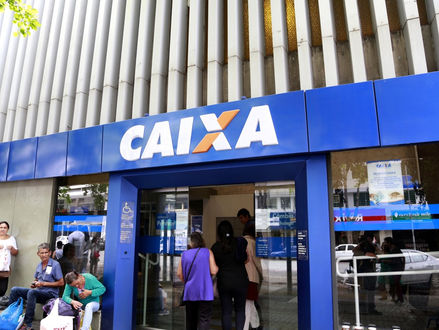TURBULÊNCIA: Na Caixa, governo mantém cinco dirigentes investigados por corrupção