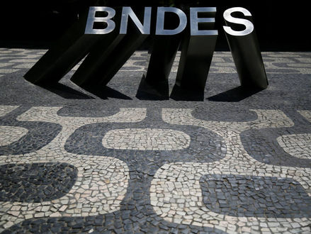 GRAVE: BNDES corre risco de calote de US$ 2 bi de Angola, Venezuela e Moçambique