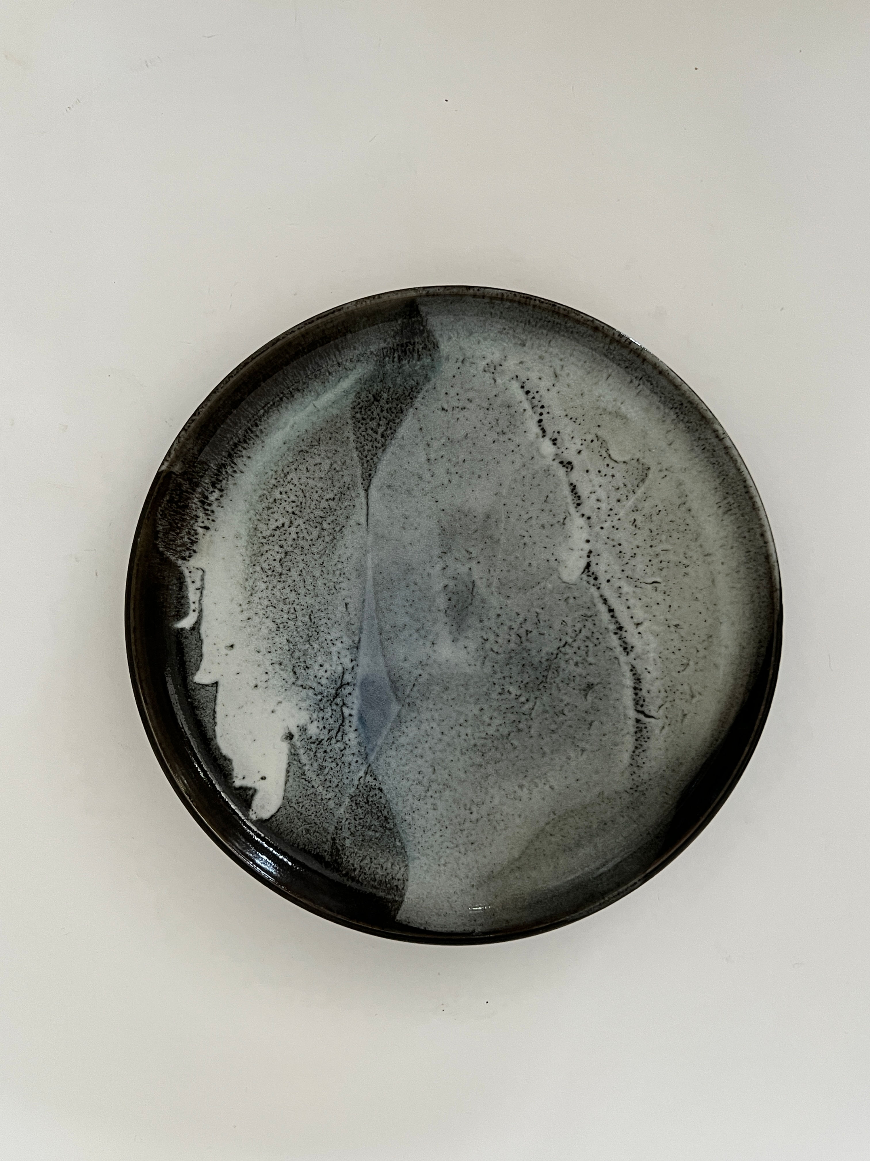 Plat en céramique signée PM, France 1970