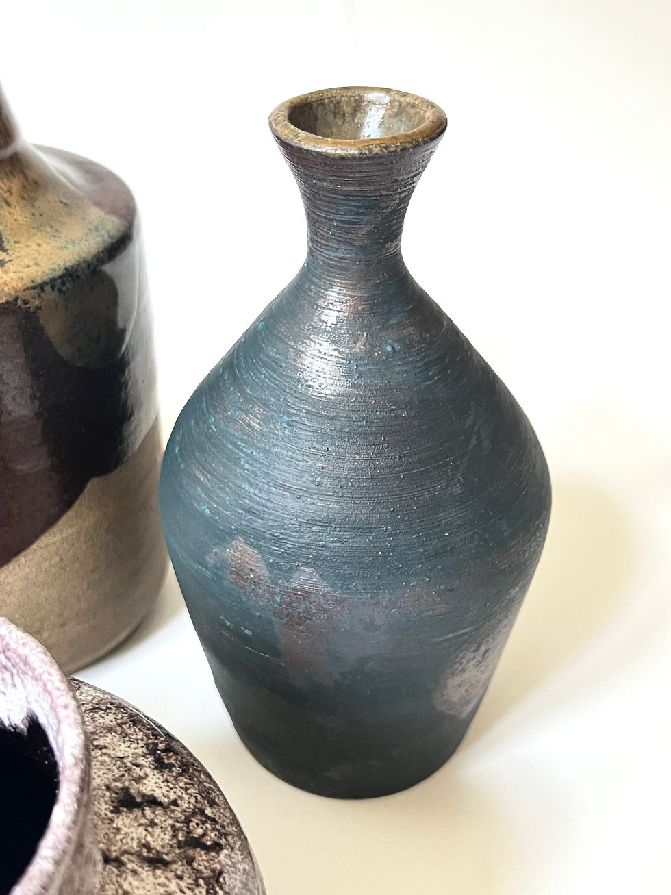 Miniature : Vase en grès chamoté artisanal et signé