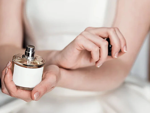 Why You Shouldn't Rub Perfume After Spraying (The Science Explained)