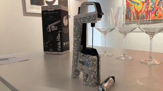 Coravin si veste di arte