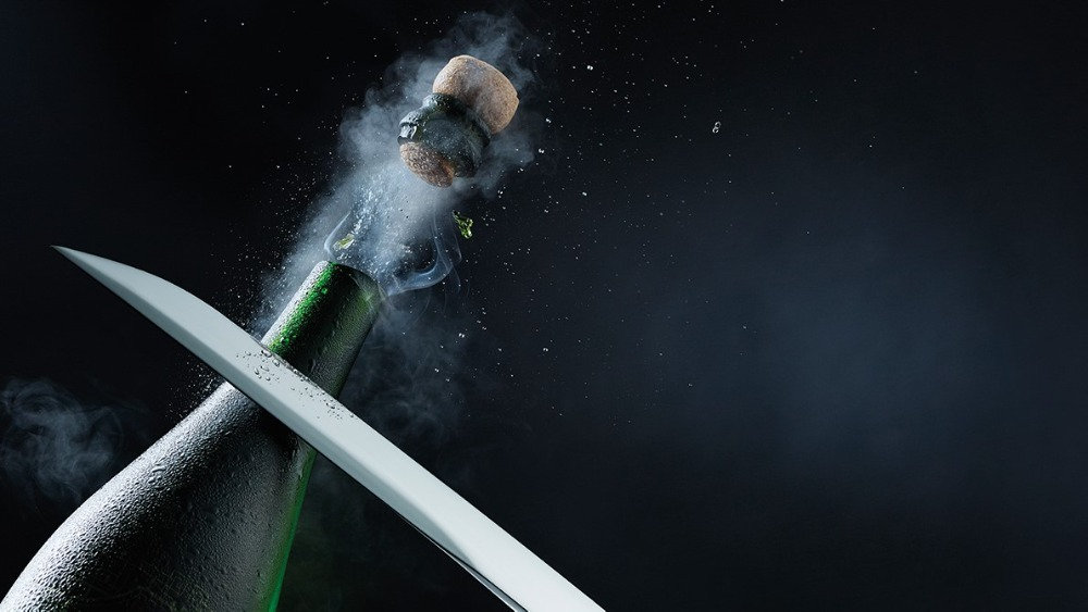 L'arte di sciabolare una bottiglia di Champagne