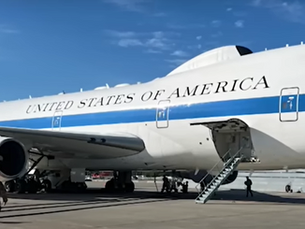 ABD Hava Kuvvetleri’ne ait Boeing E-4B Nightwatch, Washington yakınlarındaki askeri üsse iniş yaparken; uçuş, İran-İsrail krizinin ortasında gerçekleşti.