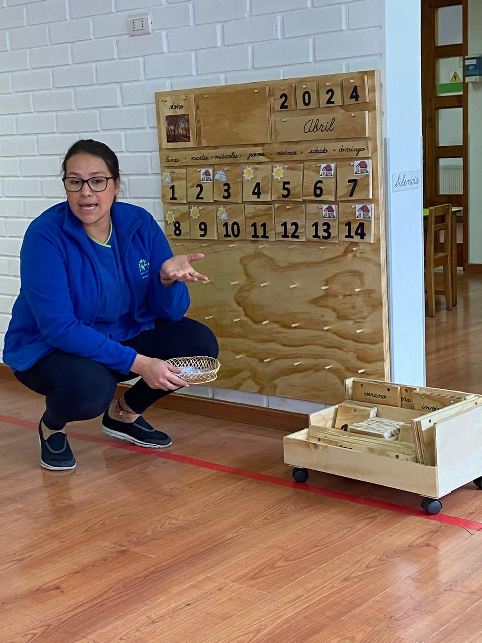 Estrenando nuevo calendario en Ailinko Montessori: Aprendiendo con una nueva herramienta educativa