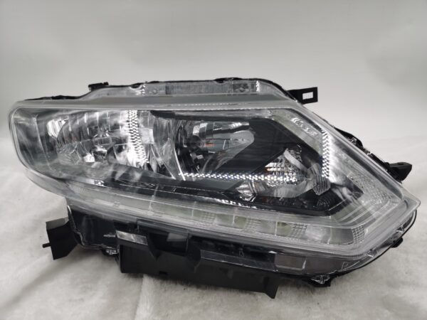 Thumbnail: NISSAN X-TRAIL 2014-2016 HALOGEN R.H.S HEADLIGHT ASSEMBLY