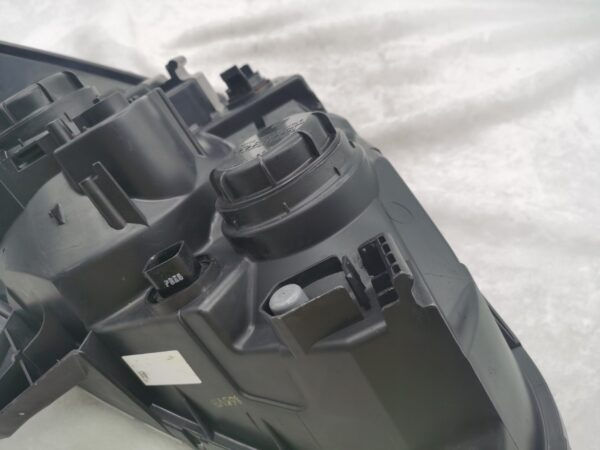 Thumbnail: HYUNDAI IMAX TQ-W 2007-2017 HALOGEN R.H.S HEADLIGHT ASSEMBLY